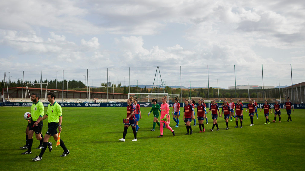 Las imágenes del partidazo de fútbol femenino entre Osasuna y Sporting en Tajonar