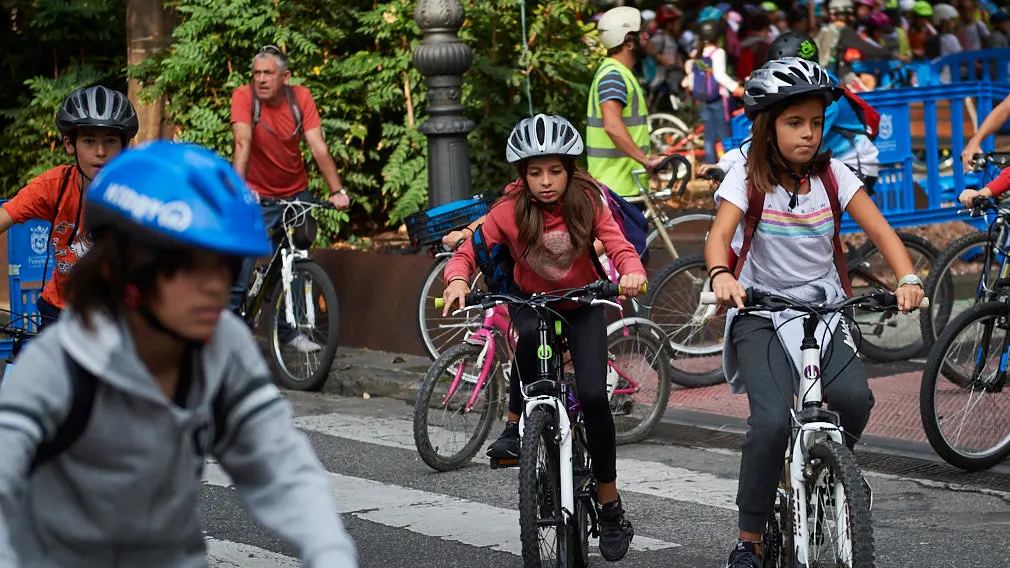 Alrededor de 500 escolares han recorrido las calles de Pamplona para concienciar sobre la movilidad