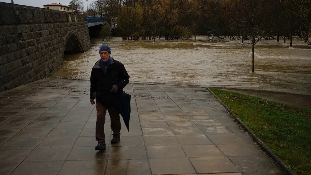 GALERÍA.- Pamplona, a merced del Arga: la riada se hace notar a su paso por la capital navarra