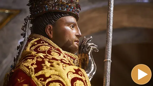 Revive la cuarta misa de la escalera de San Fermín: sin feligreses pero con esperanza ante el coronavirus