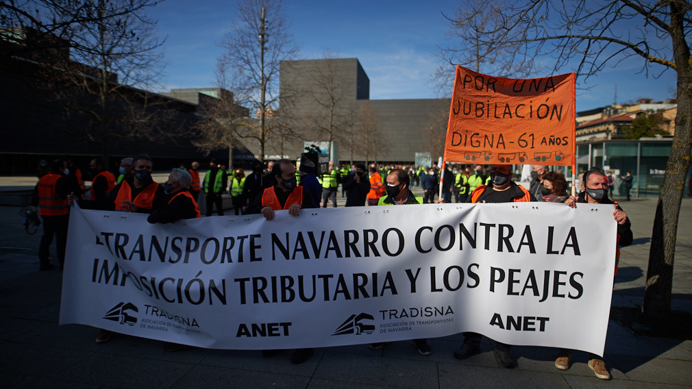           La marcha de los transportistas en Pamplona en imágenes: indignados con el trato del Gobierno de Navarra
        