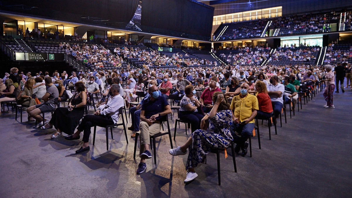José Luis Perales emociona en Pamplona: las imágenes de su concierto en el Navarra Arena
