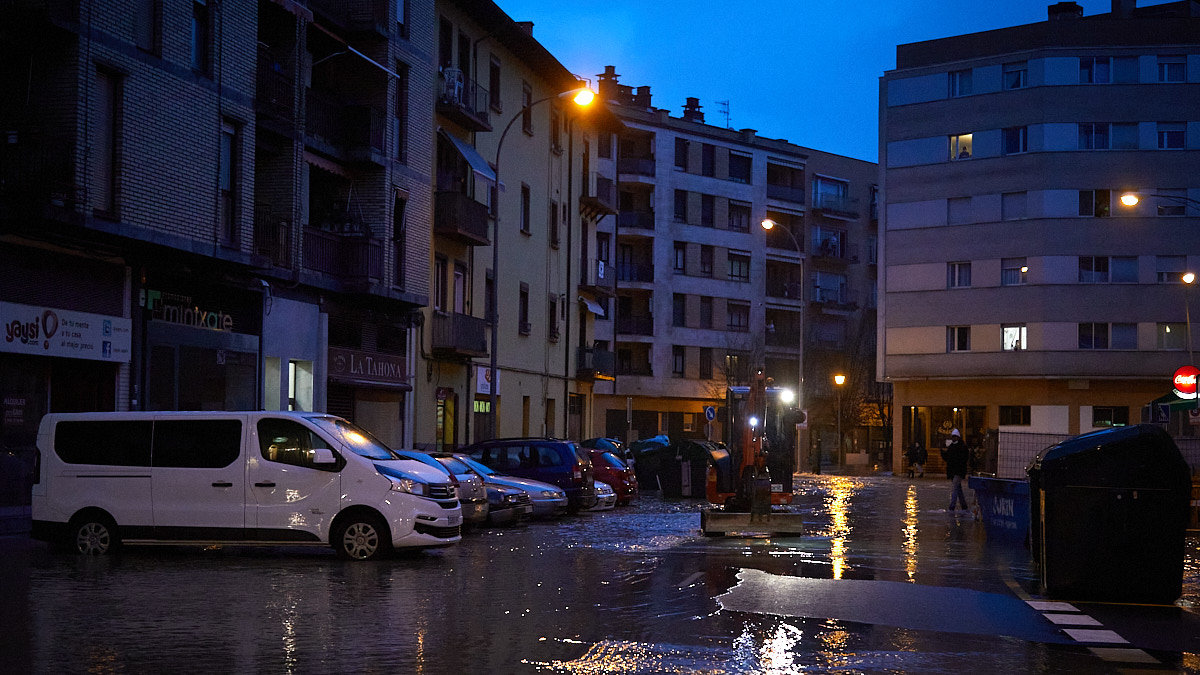 GALERÍA .- La espectacular crecida del río Arga en Pamplona, en imágenes: la Rochapea es el barrio más afectado
