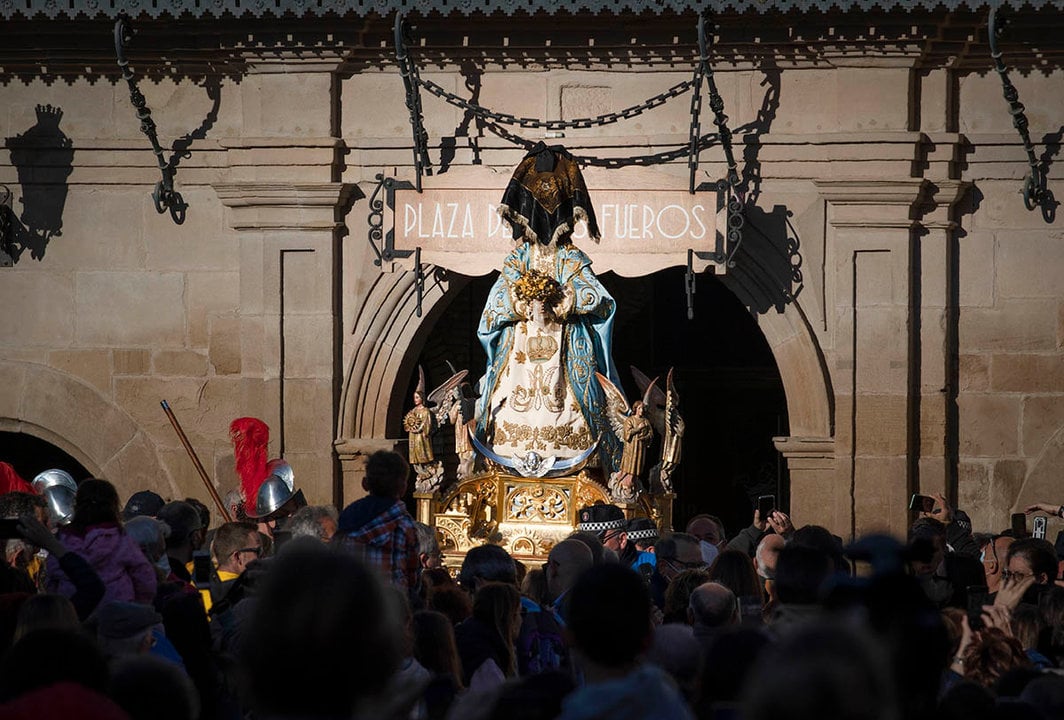 GALERÍA DE FOTOS| La imágenes de la Bajada del Ángel: la tradición de Tudela en el Domingo de Resurrección
