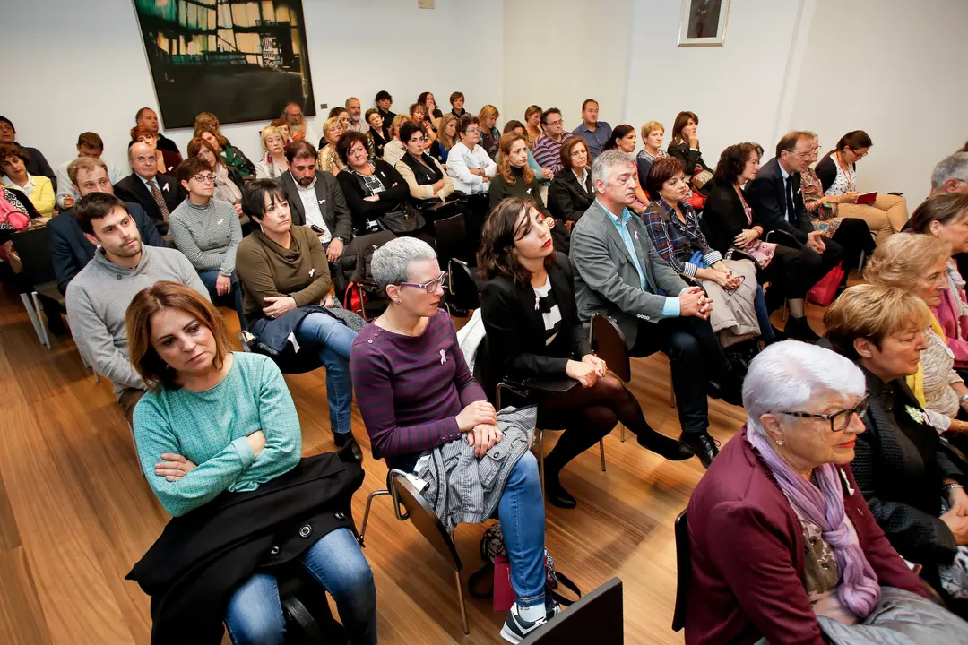 Asistentes al acto del Parlamento.