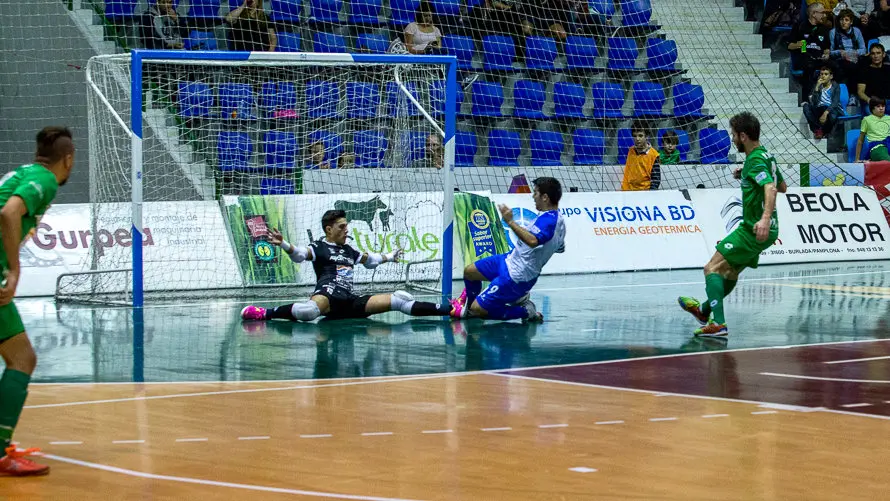 Partido de fútbol sala entre Magna Gurpea y Jumilla FS en el pabellón Anaitasuna. IÑIGO ALZUGARAY. -7