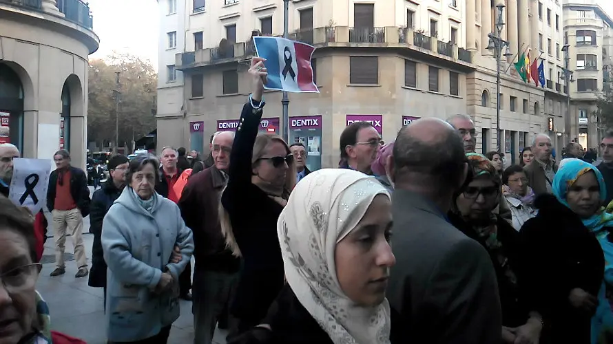 Concentración de condena a los atentados de París en Pamplona.