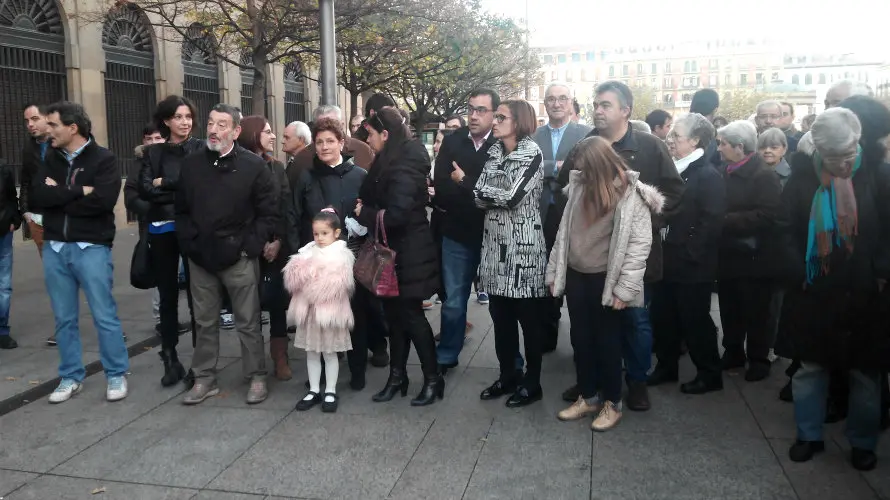 Concentración de condena a los atentados de París5.