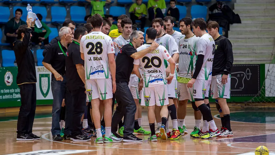 Helvetia Anaitasuna se clasifica para la fase de grupos de la Copa EHF pese a perder el partido de vuelta contra el Hubo Initia Hasselt (24-26). IÑIGO ALZUGARAY-4
