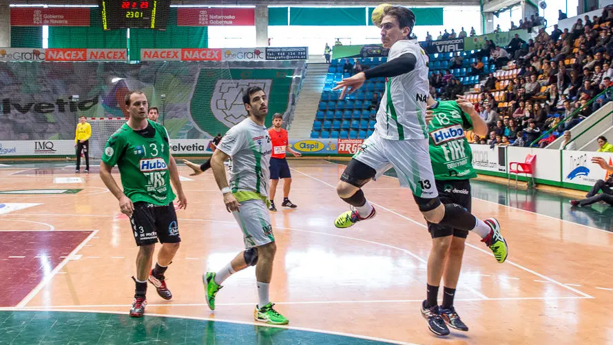 Helvetia Anaitasuna se clasifica para la fase de grupos de la Copa EHF pese a perder el partido de vuelta contra el Hubo Initia Hasselt (24-26). IÑIGO ALZUGARAY-8