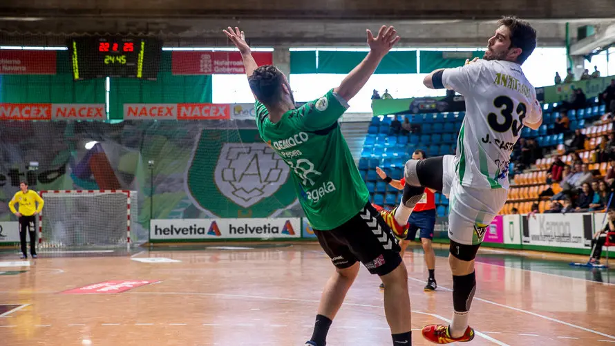 Helvetia Anaitasuna se clasifica para la fase de grupos de la Copa EHF pese a perder el partido de vuelta contra el Hubo Initia Hasselt (24-26). IÑIGO ALZUGARAY-9