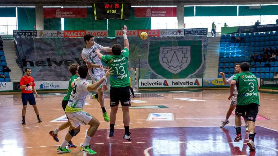 Helvetia Anaitasuna se clasifica para la fase de grupos de la Copa EHF pese a perder el partido de vuelta contra el Hubo Initia Hasselt (24-26). IÑIGO ALZUGARAY-11