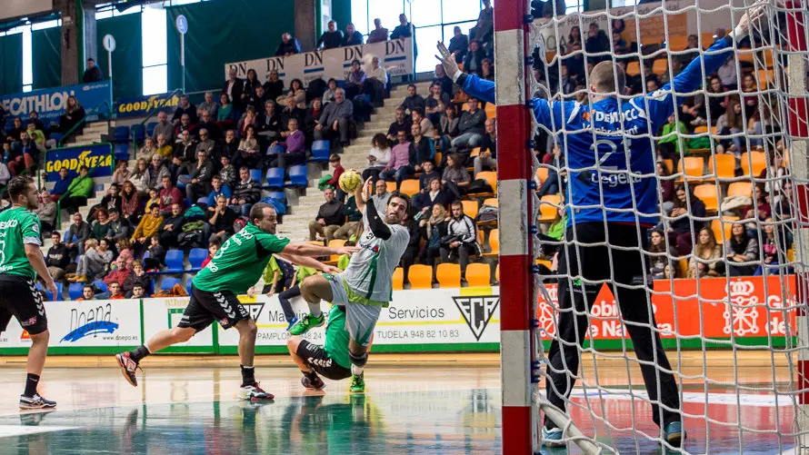 Helvetia Anaitasuna se clasifica para la fase de grupos de la Copa EHF pese a perder el partido de vuelta contra el Hubo Initia Hasselt (24-26). IÑIGO ALZUGARAY-13