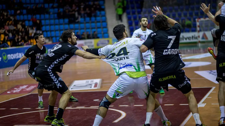 Partido de la Liga Asobal entre Helvetia Anaitasuna y Ademar León (27-27). IÑIGO ALZUGARAY. -1