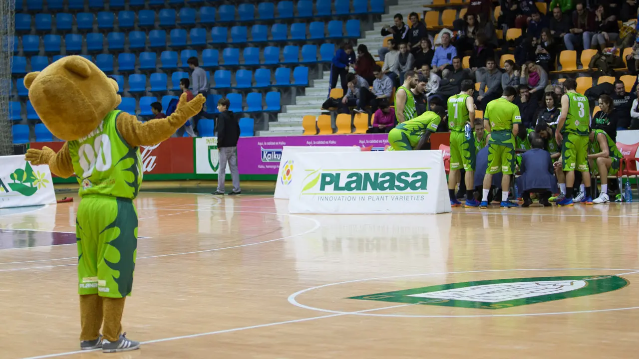 Partido entre el Planasa Navarra y el Actel Força Lleida. IÑIGO ALZUGARAY. -10