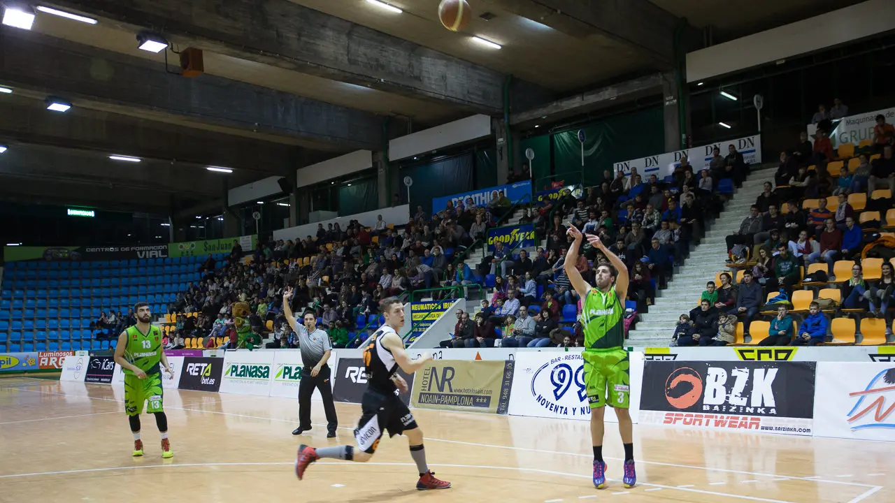Partido entre el Planasa Navarra y el Actel Força Lleida. IÑIGO ALZUGARAY. -13