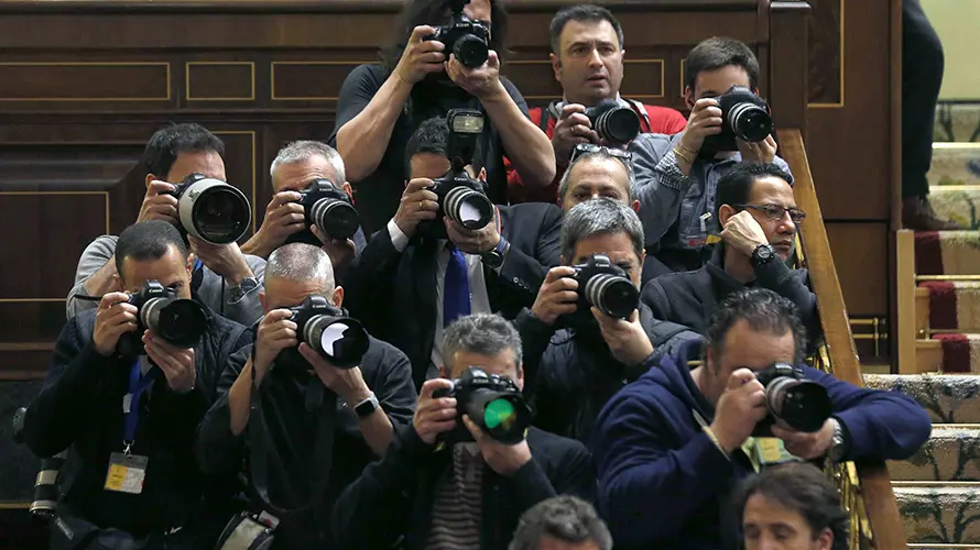 GRA228. MADRID, 13/01/2016.- Periodistas gr&aacute;ficos en el hemiciclos del Congreso de los Diputados, durante la constituci&oacute;n hoy de las nuevas Cortes Generales emanadas de las elecciones generales del pasado 20 de diciembre, que supone la apertura de la XI Legislatura. EFE/Sergio Barrenechea
