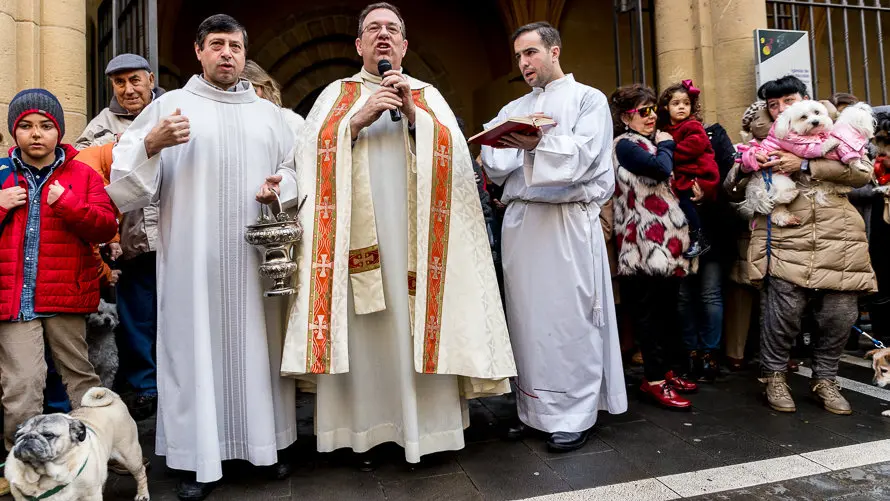 Bendición de animales en la parroquia de San Nicolás por la festividad de San Antón (24). IÑIGO ALZUGARAY