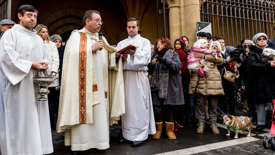 Bendición de animales en la parroquia de San Nicolás por la festividad de San Antón (25). IÑIGO ALZUGARAY