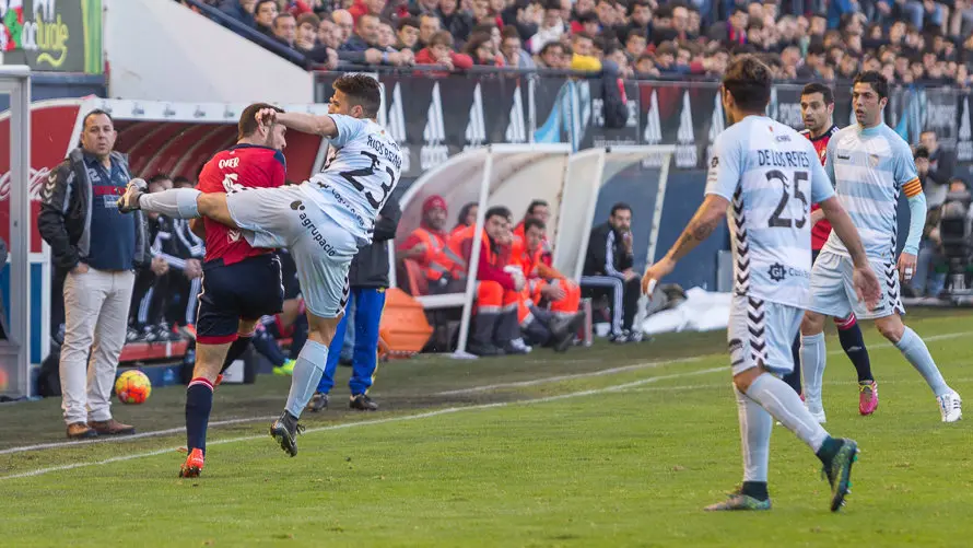 Partido entre Osasuna y Llagostera (3-0) celebrado en el estadio de El Sadar (2). IÑIGO ALZUGARAY