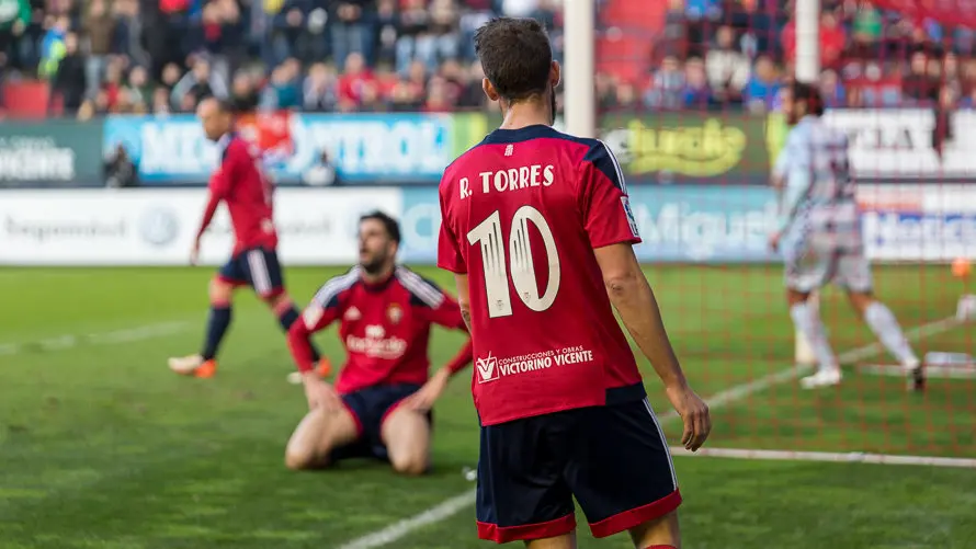 Partido entre Osasuna y Llagostera (3-0) celebrado en el estadio de El Sadar (6). IÑIGO ALZUGARAY