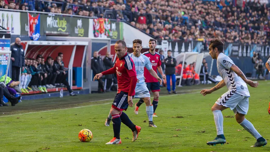 Partido entre Osasuna y Llagostera (3-0) celebrado en el estadio de El Sadar (7). IÑIGO ALZUGARAY