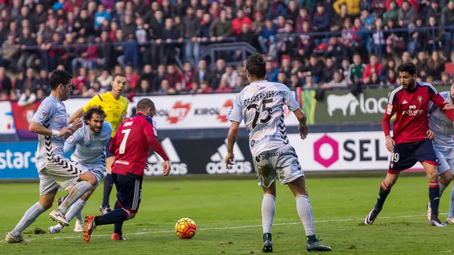 Partido entre Osasuna y Llagostera (3-0) celebrado en el estadio de El Sadar (18). IÑIGO ALZUGARAY