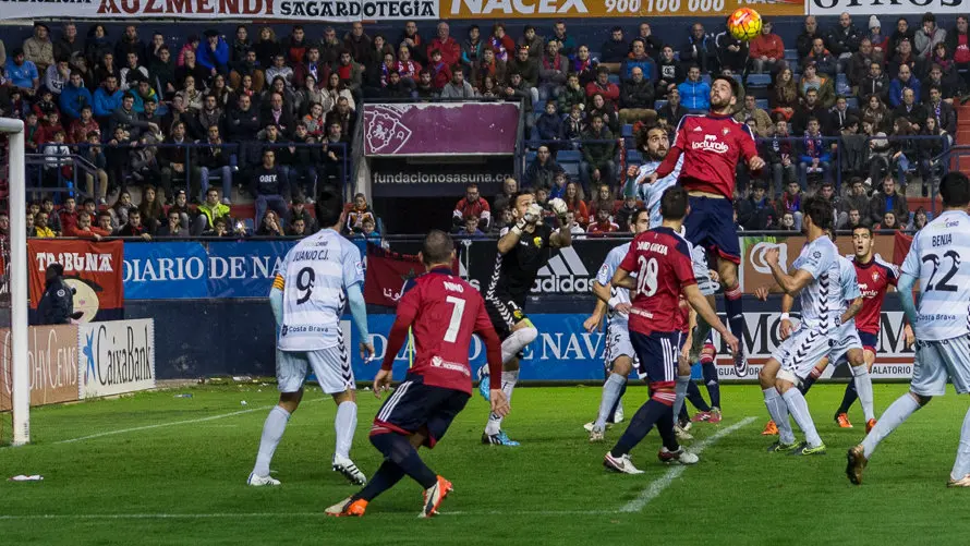 Partido entre Osasuna y Llagostera (3-0) celebrado en el estadio de El Sadar (33). IÑIGO ALZUGARAY