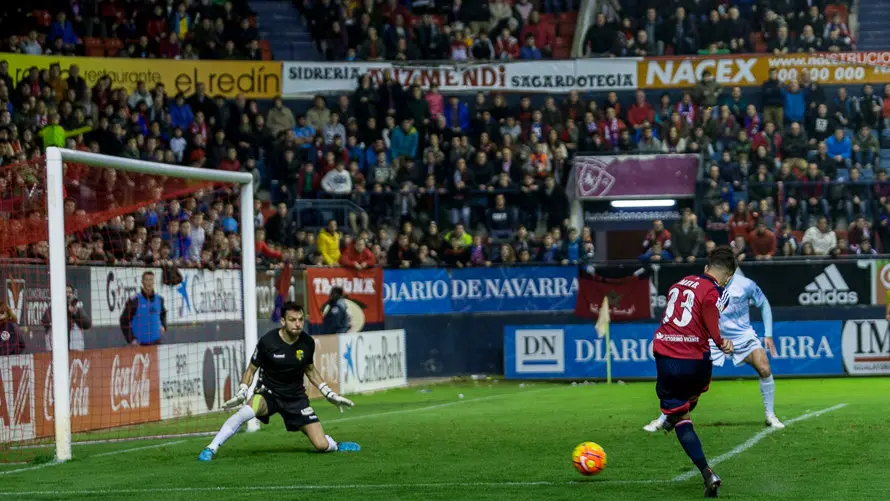 Partido entre Osasuna y Llagostera (3-0) celebrado en el estadio de El Sadar (35). IÑIGO ALZUGARAY