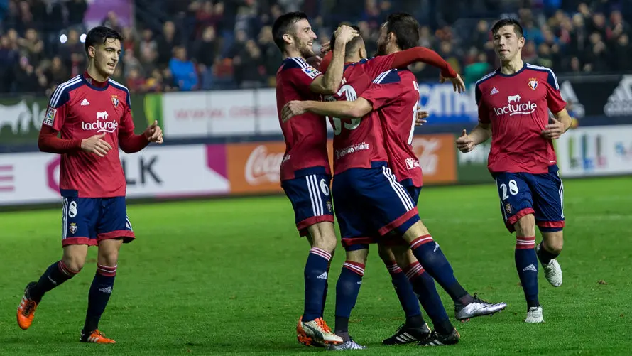 Partido entre Osasuna y Llagostera (3-0) celebrado en el estadio de El Sadar (38). IÑIGO ALZUGARAY