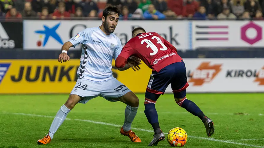 Partido entre Osasuna y Llagostera (3-0) celebrado en el estadio de El Sadar (40). IÑIGO ALZUGARAY