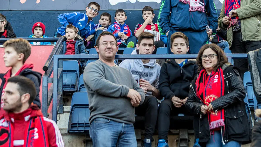 Imágenes de la grada del partido entre Osasuna y Llagostera (1). IÑIGO ALZUGARAY