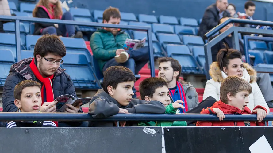 Imágenes de la grada del partido entre Osasuna y Llagostera (2). IÑIGO ALZUGARAY