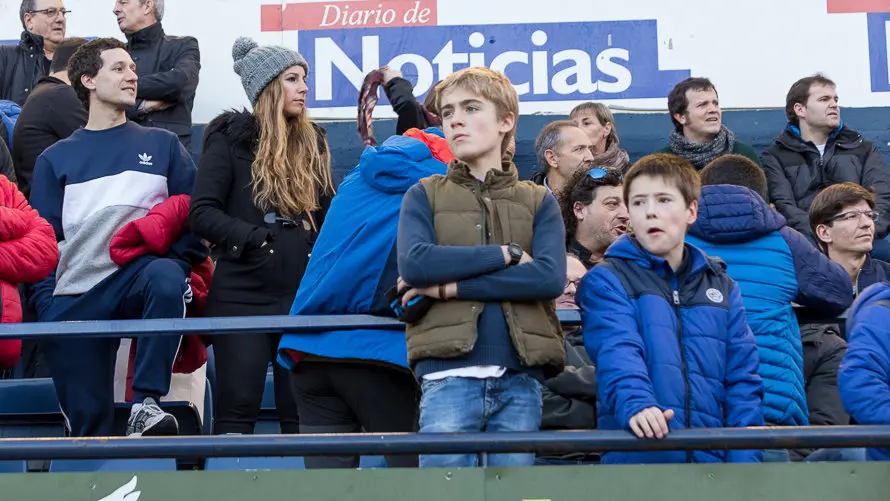 Imágenes de la grada del partido entre Osasuna y Llagostera (9). IÑIGO ALZUGARAY