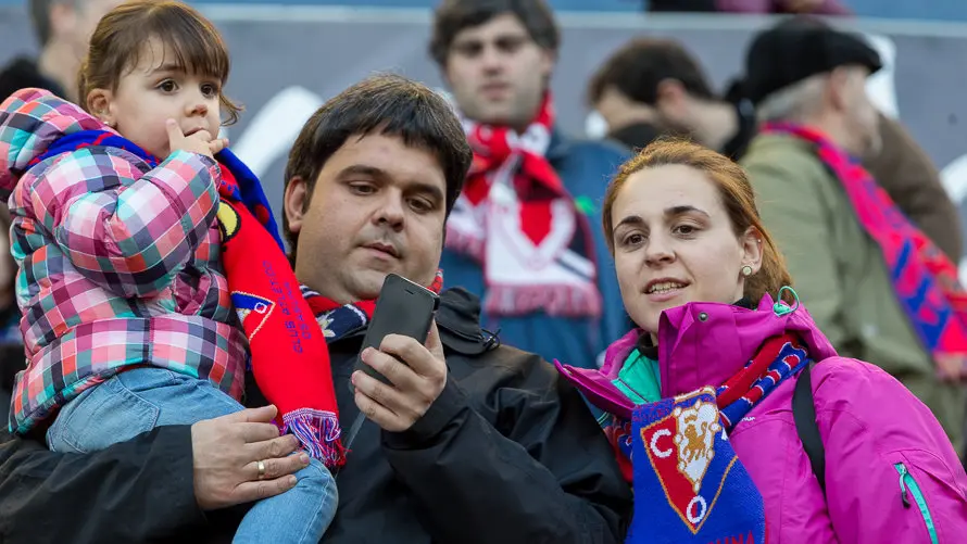 Imágenes de la grada del partido entre Osasuna y Llagostera (11). IÑIGO ALZUGARAY