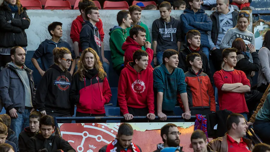 Imágenes de la grada del partido entre Osasuna y Llagostera (16). IÑIGO ALZUGARAY
