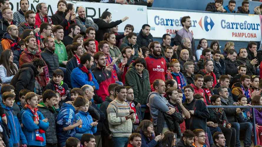 Imágenes de la grada del partido entre Osasuna y Llagostera (17). IÑIGO ALZUGARAY