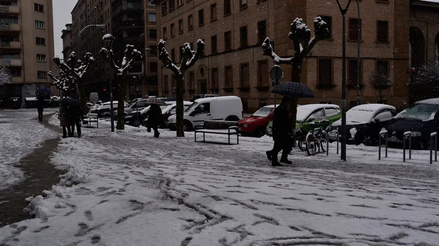 Las-calles-de-Pamplona-tras-una-noche-de-nieve.-PABLO-LASAOSA-(3)