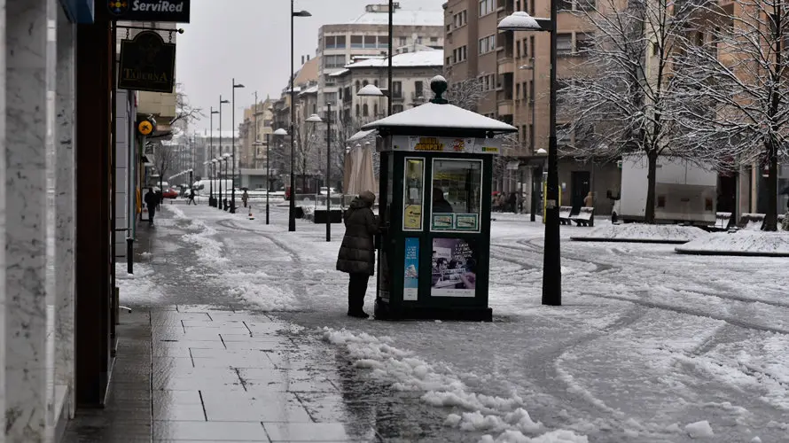 Las-calles-de-Pamplona-tras-una-noche-de-nieve.-PABLO-LASAOSA-(5)