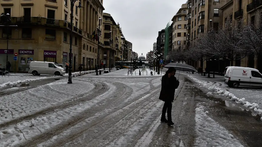 Las-calles-de-Pamplona-tras-una-noche-de-nieve.-PABLO-LASAOSA-(7)