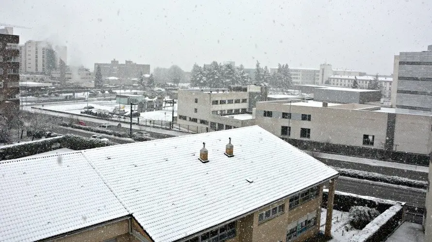 Tejados nevados en Pamplona. ESCALADA