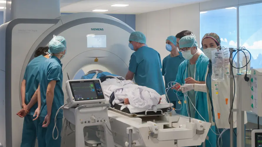 La Clínica Universidad de Navarra instala un complejo quirúrgico único en Europa (14)