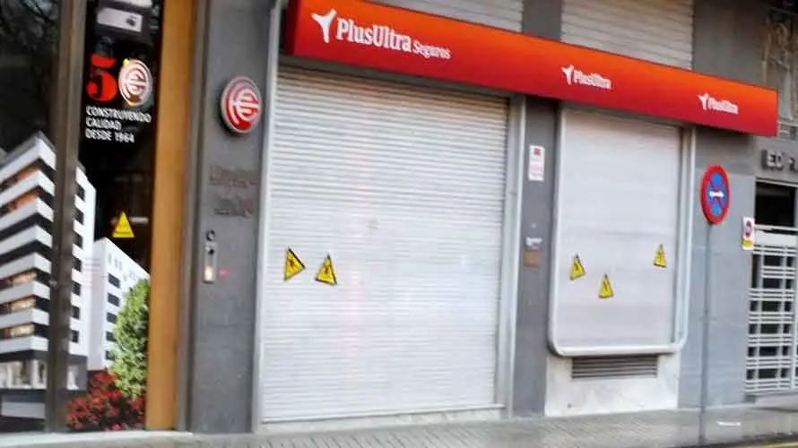 Desperfectos tras la manifestación de LAB en Pamplona. (2)