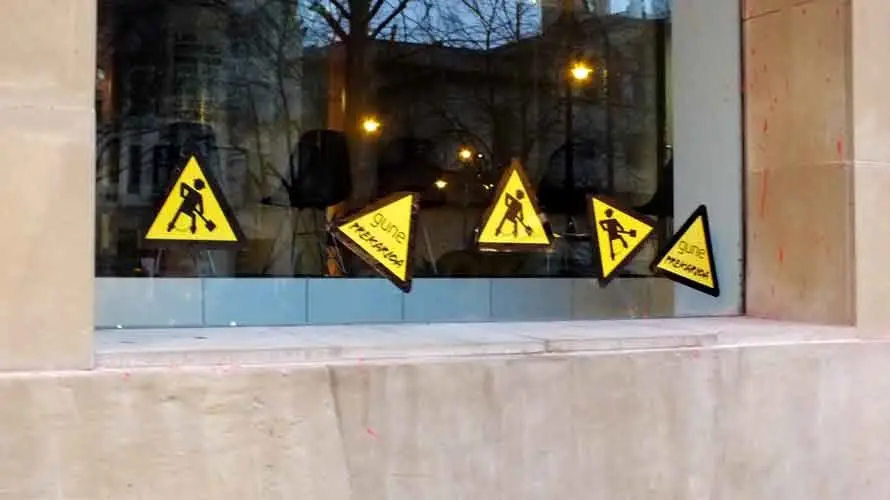 Desperfectos tras la manifestación de LAB en Pamplona. (8)