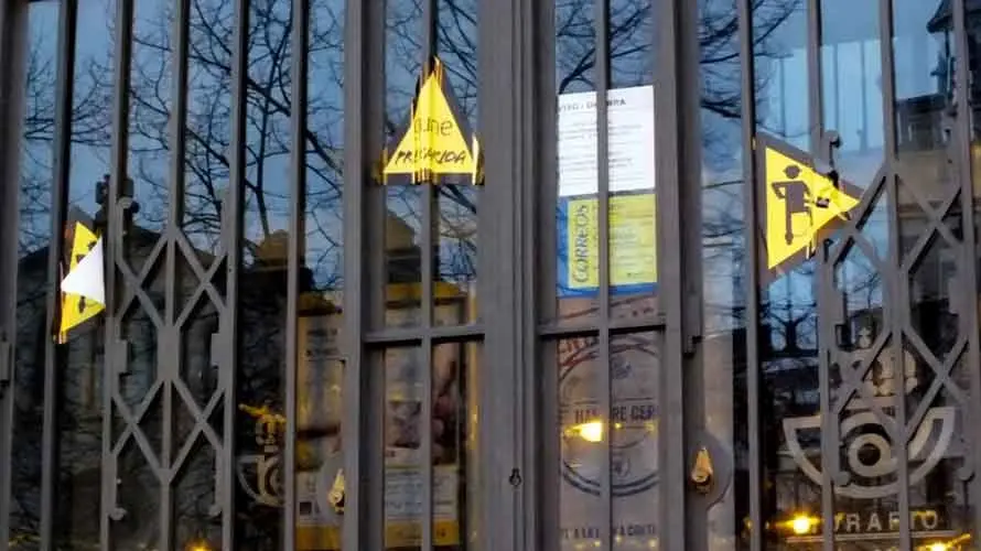 Desperfectos tras la manifestación de LAB en Pamplona. (9)