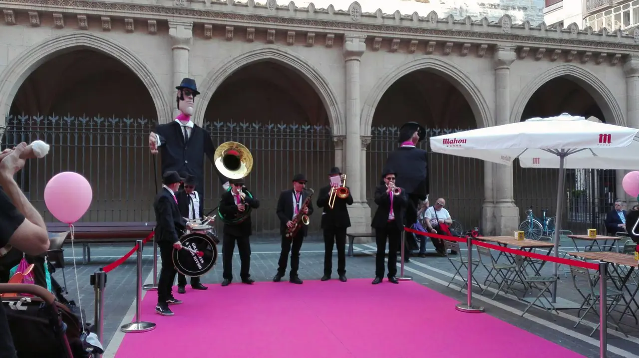 La tercera edición de La calle en rosa 'Fiesta del vino Rosado de Navarra' (7)