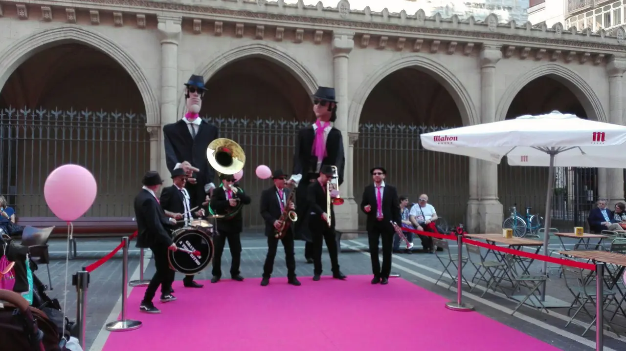 La tercera edición de La calle en rosa 'Fiesta del vino Rosado de Navarra' (8)