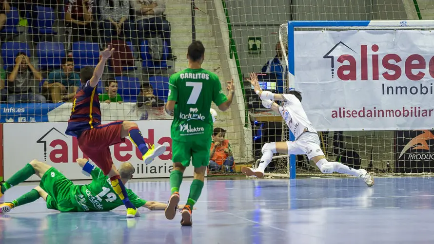 Segundo partido de las semifinales de la Liga de Fútbol Sala entre Magna Gurpea y FC Barcelona Lassa (1-3)(37). IÑIGO ALZUGARAY