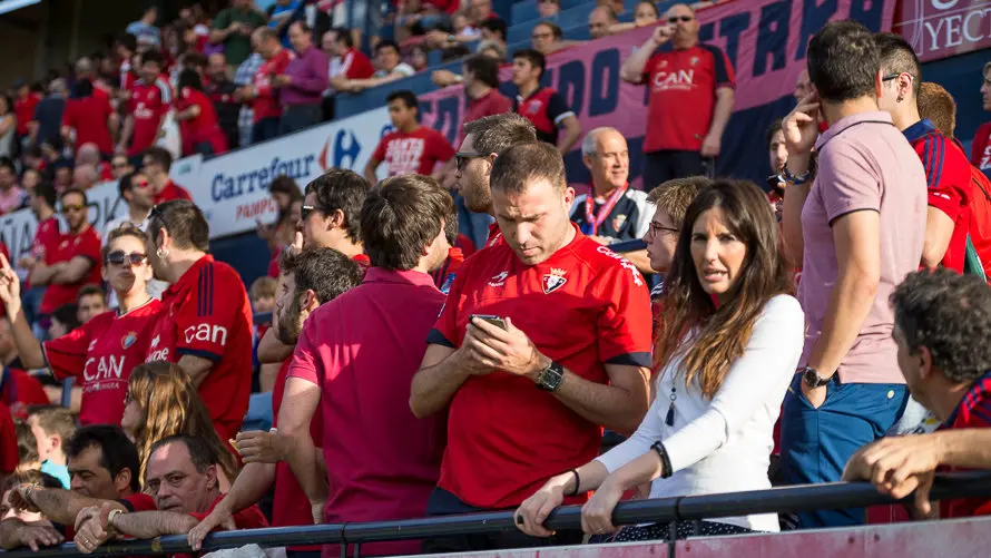 Imágenes de la grada de El Sadar antes del inicio del partido de play-off Osasuna-Nastic. (12). IÑIGO ALZUGARAY