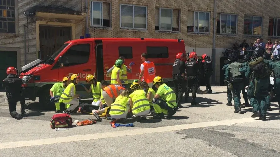 Las fuerzas especiales llegan al edificio. NR